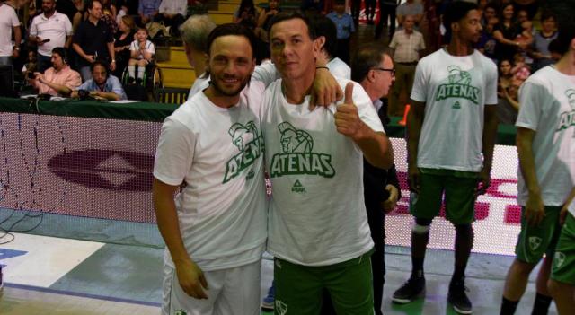 L�baque se despidi� de su gente en un partido de �hist�ricos�