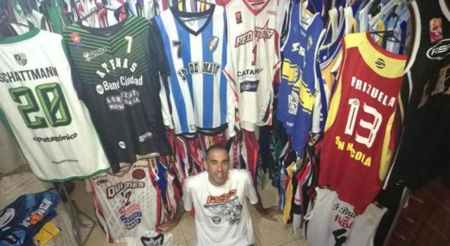 Pablo Mansilla, el hombre de las 500 camisetas: �Le doy la misma importancia a todas�
