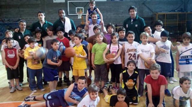 Gimnasia Indalo visit� a los chicos de N�utico Rada Tilly