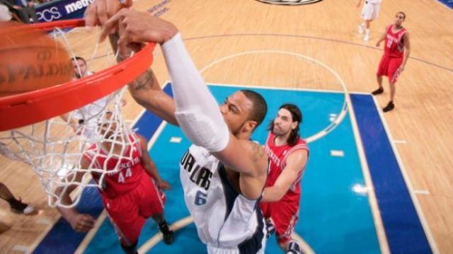 Luis Scola col� 30 puntos ante los Mavericks, pero los Rockets no pudieron ganar