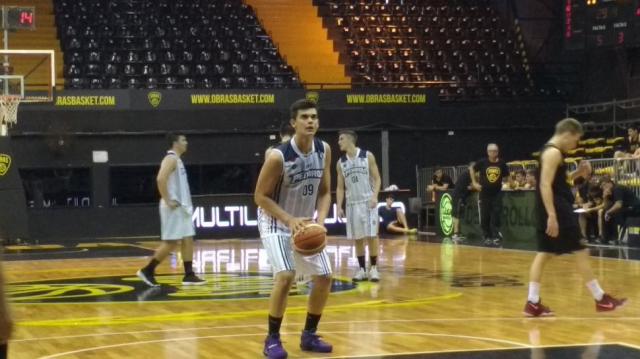 Pe�arol se acomod� r�pido con los pibes