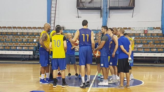 En Corrientes, Regatas y Estudiantes se prueban al m�ximo nivel