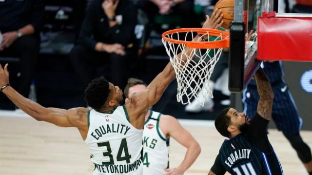 Antetokounmpo jugador defensivo del a�o