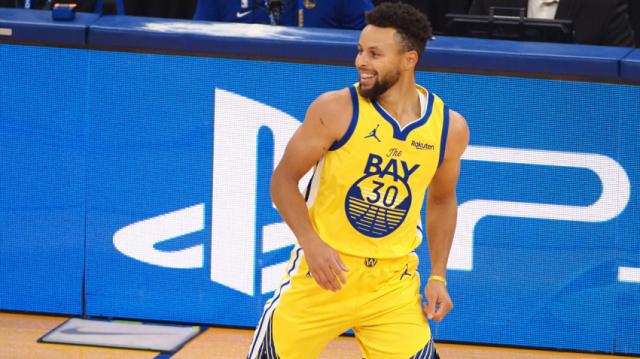 Stephen Curry brill� en victoria de Warriors