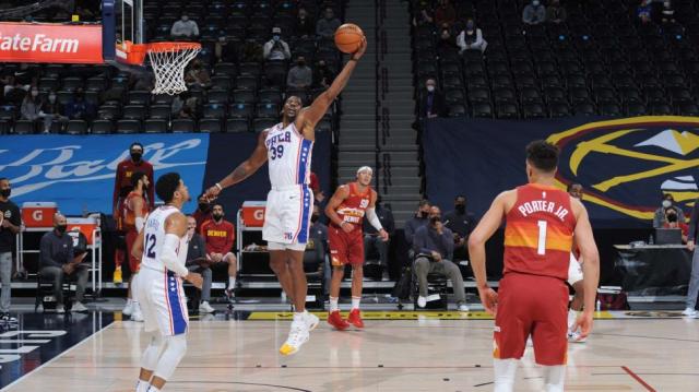 Nuggets pas� por encima a Sixers