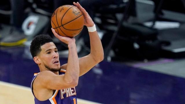 Devin Booker reivindic� el momento de Phoenix