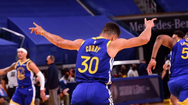 Stephen Curry demoli� a Denver Nuggets