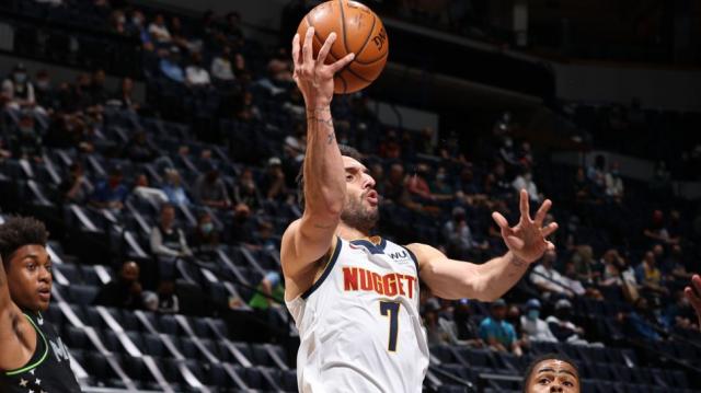 Denver se adue�� del juego con Jokic como figura