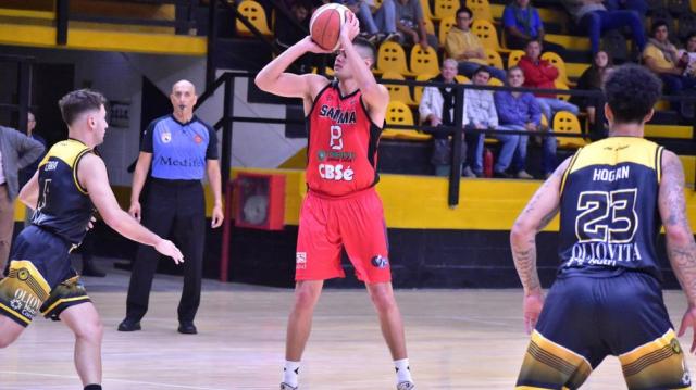 Sonri� a la distancia