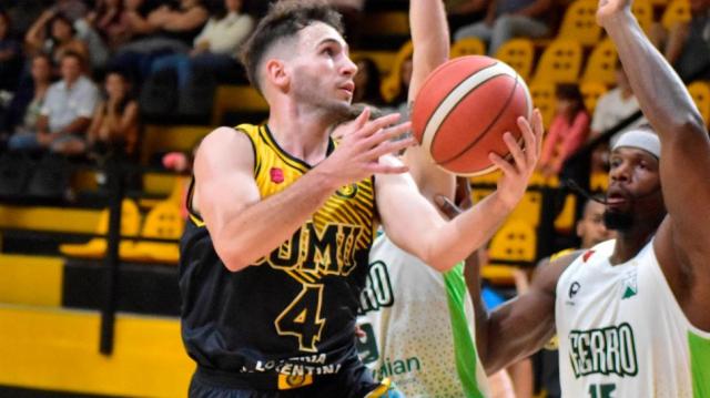 Comu y Pe�arol renuevan su banca