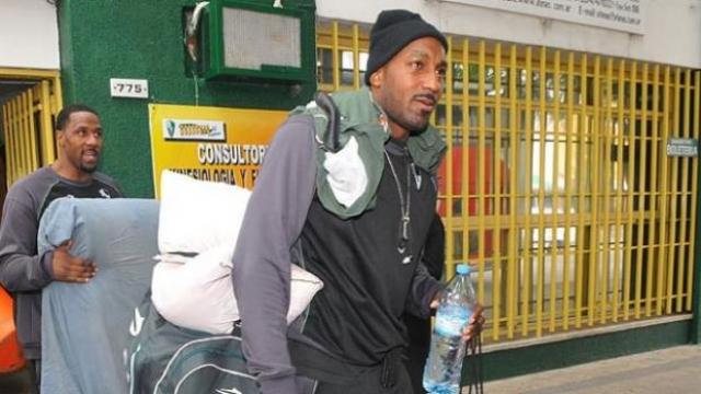 Williams y Lewis, afuera