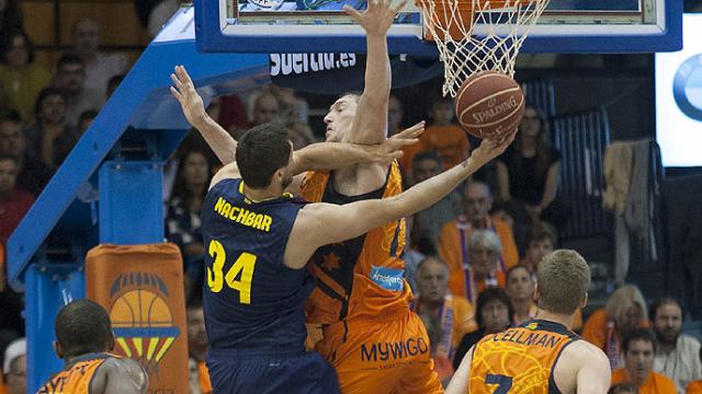 El Bar�a asalt� la fonteta y se hizo con el primer punto de las semifinales