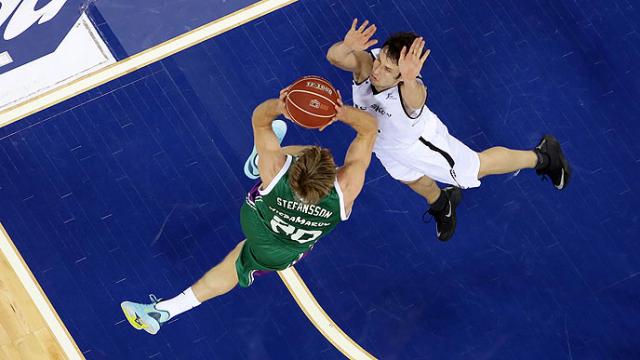 #CopaACB Los triples del l�der Unicaja valen una semifinal