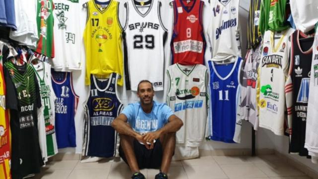 Pablo Mansilla, el hombre de las 500 camisetas: �Le doy la misma importancia a todas�