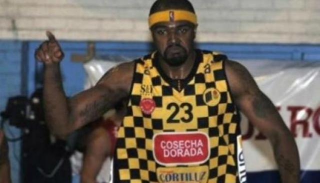 Dobbins por Lowhorn en La Uni�n