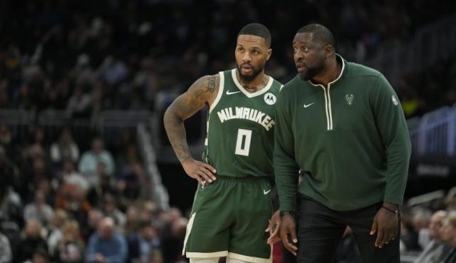 Milwaukee despidi� a su entrenador