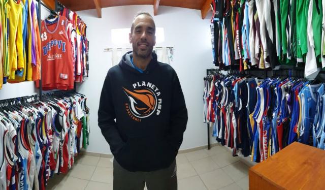 Pablo Mansilla, el hombre de las 500 camisetas: �Le doy la misma importancia a todas�