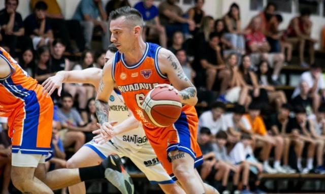 Independiente y Villa San Mart�n golpearon afuera