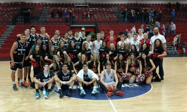 Ajustada ca�da en el primer amistoso