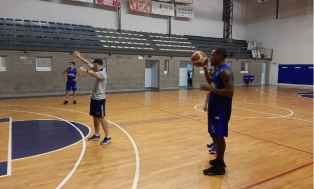 Entren� Johnson y hoy llegar�a Thomas