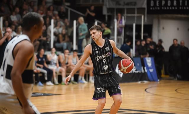 Racing (Ch) y Pico lucharon en el comienzo