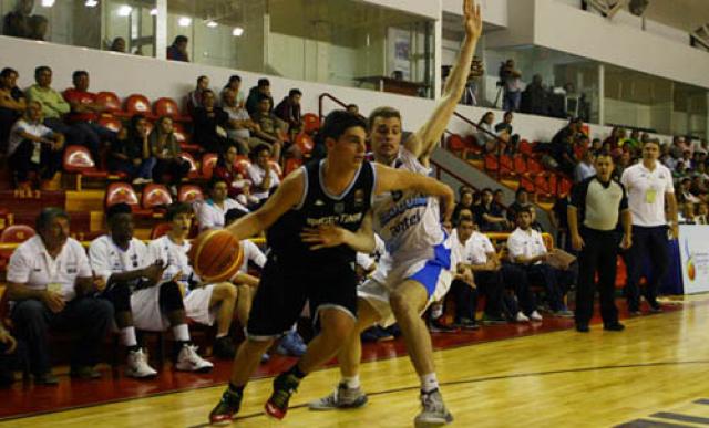 Con un Vaulet incontrolable, Argentina est� en semifinales