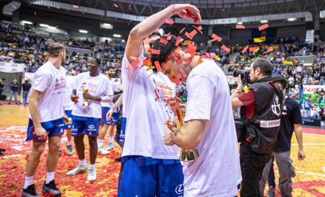 Copa Espa�a: San Pablo Burgos y Corbal�n a puro festejo