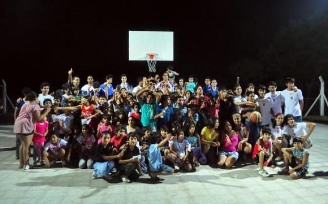 Quimsa festej� Reyes con los chicos del barrio Islas Malvinas