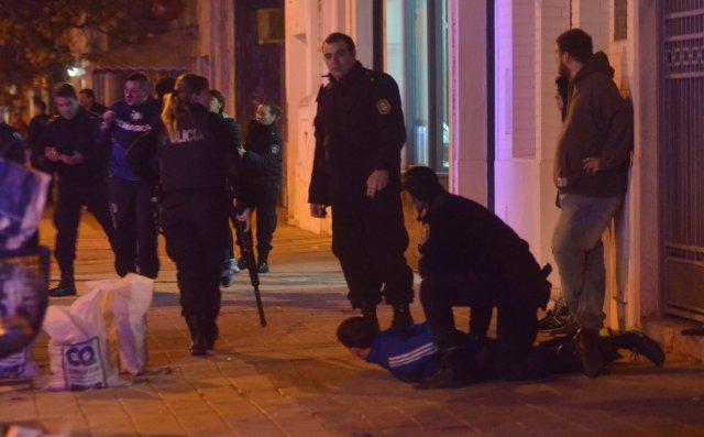 Disturbios y represi�n  al final del partido