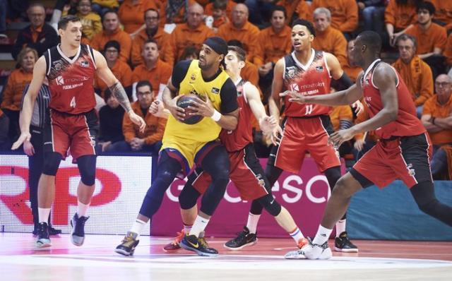 Zaragoza el �nico con combo completo