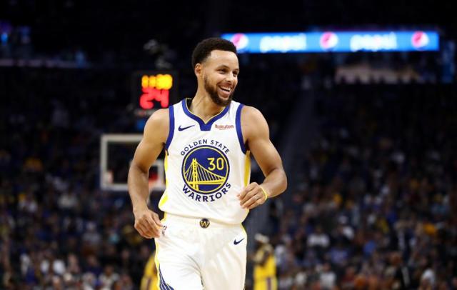 Stephen Curry retornar� esta noche