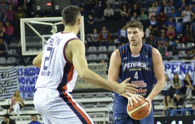 Pe�arol viaja con Alejandro Diez