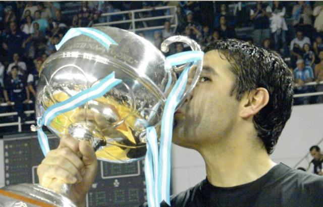 Leo Guti�rrez: de leyenda a t�cnico de Pe�arol