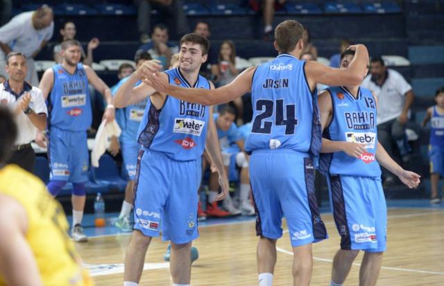 Bah�a baj� a otro pesado