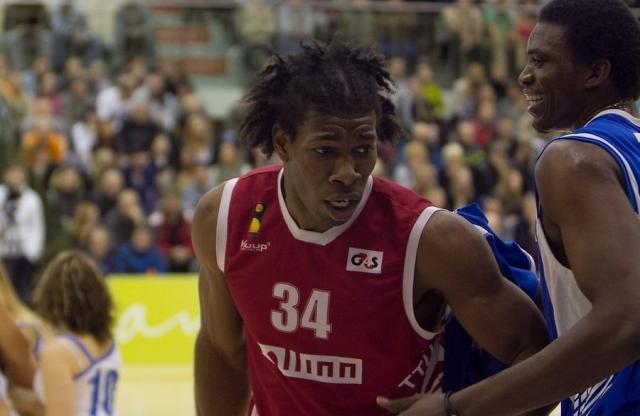 La Uni�n tiene pivot y cerr� equipo