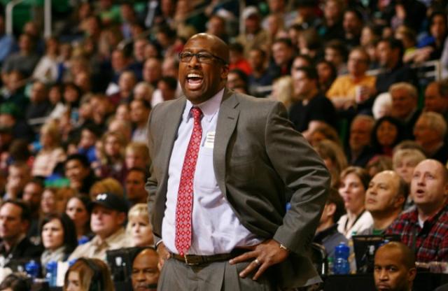 Mike Brown est� en charlas con los Knicks para su puesto de entrenador