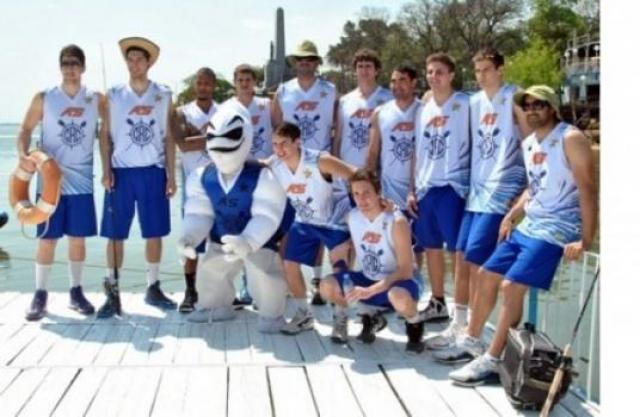 Simp�tica y distendida presentaci�n del plantel fantasma