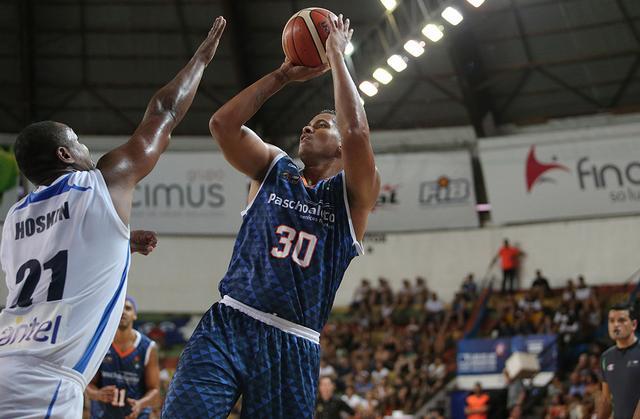 Bauru sufri� al final, pero gan�