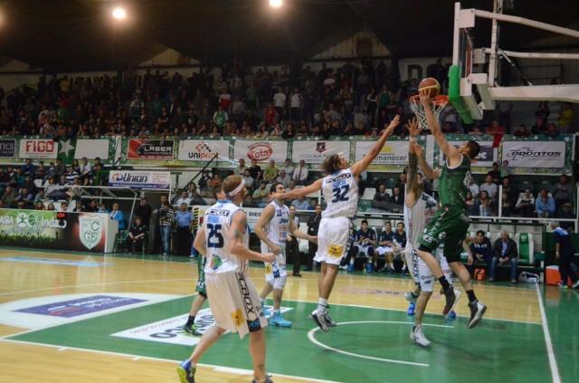 Pe�arol logr� la victoria que buscaba