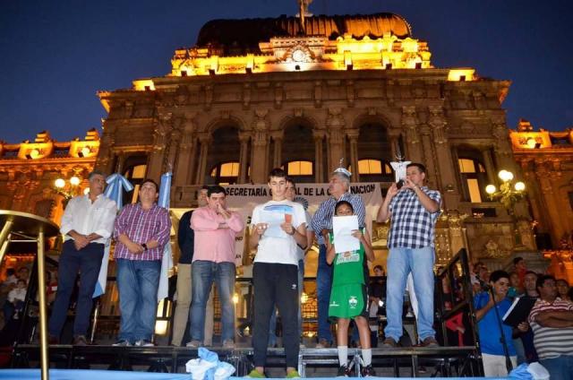 Tucum�n present� en sociedad su b�squet menor