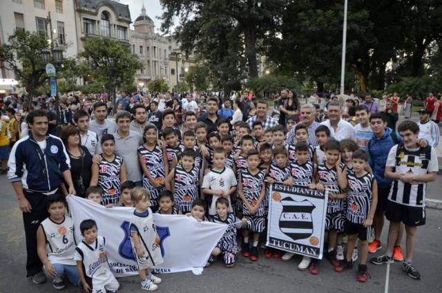 Tucum�n present� en sociedad su b�squet menor