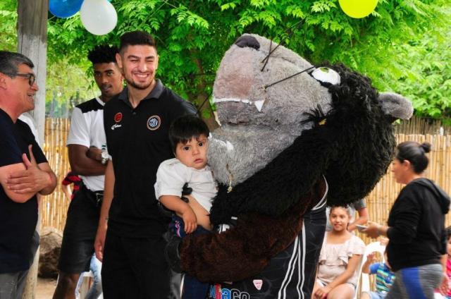 Ol�mpico contin�a con sus acciones solidarias