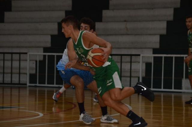 Echag�e y Barrio Parque con sonrisas en amistosos