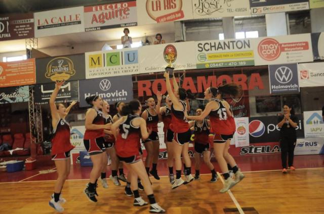 Mendoza de celebraci�n en el U17 femenino