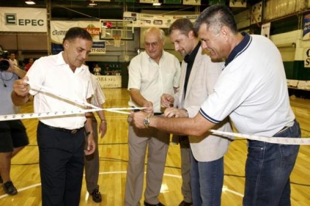 Atenas inaugur� su piso flotante