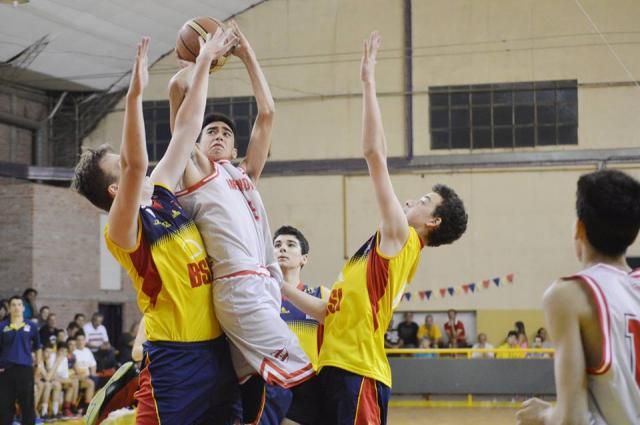 Bahiense y Uni�n El�ctrica en el cara a cara final