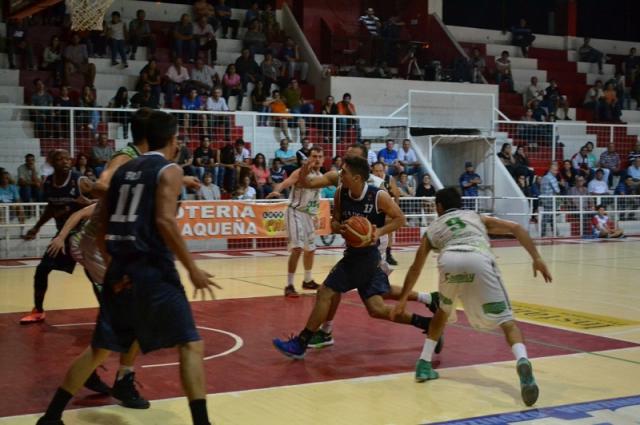 Villa �ngela y el tercero al hilo