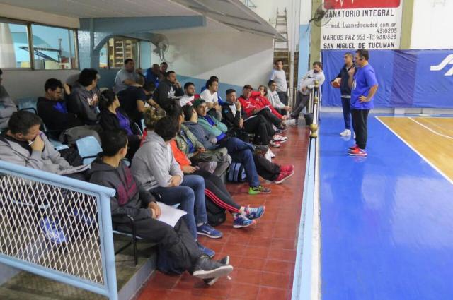 Tucum�n de cl�nica en cl�nica