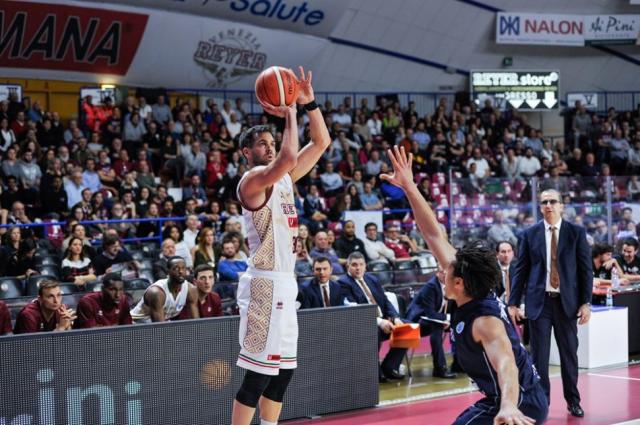 M�s argentinos en finales europeas