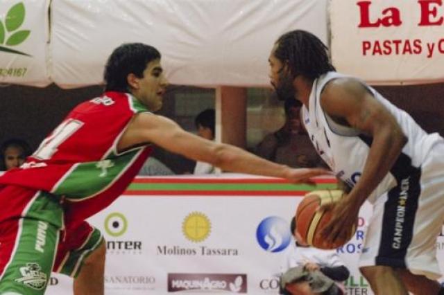 Pe�arol se meti� en los cuartos